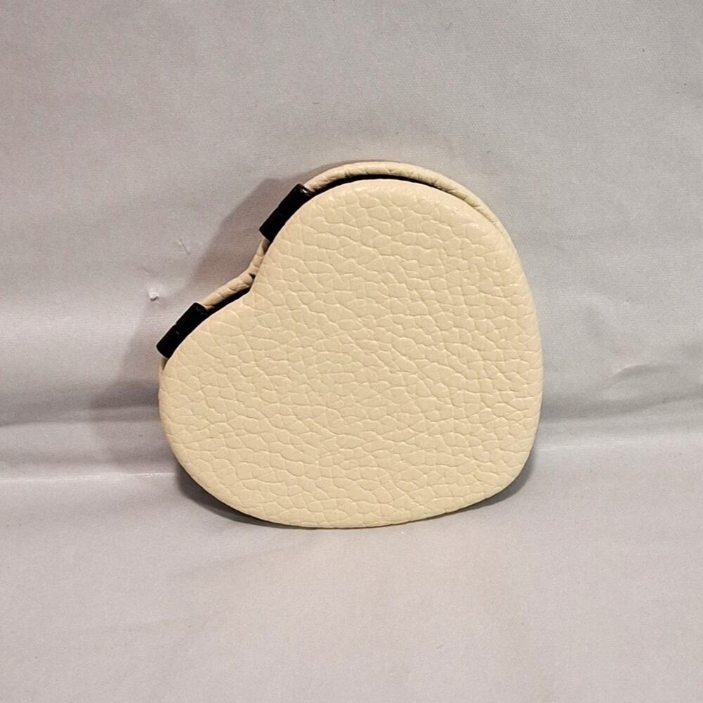 Heart‑Shaped Cream Faux Leather Travel Compact Mirror – Unbranded